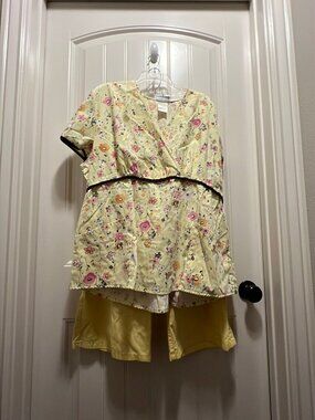 SB Yellow Scrubs with Flowers on top Size 2X